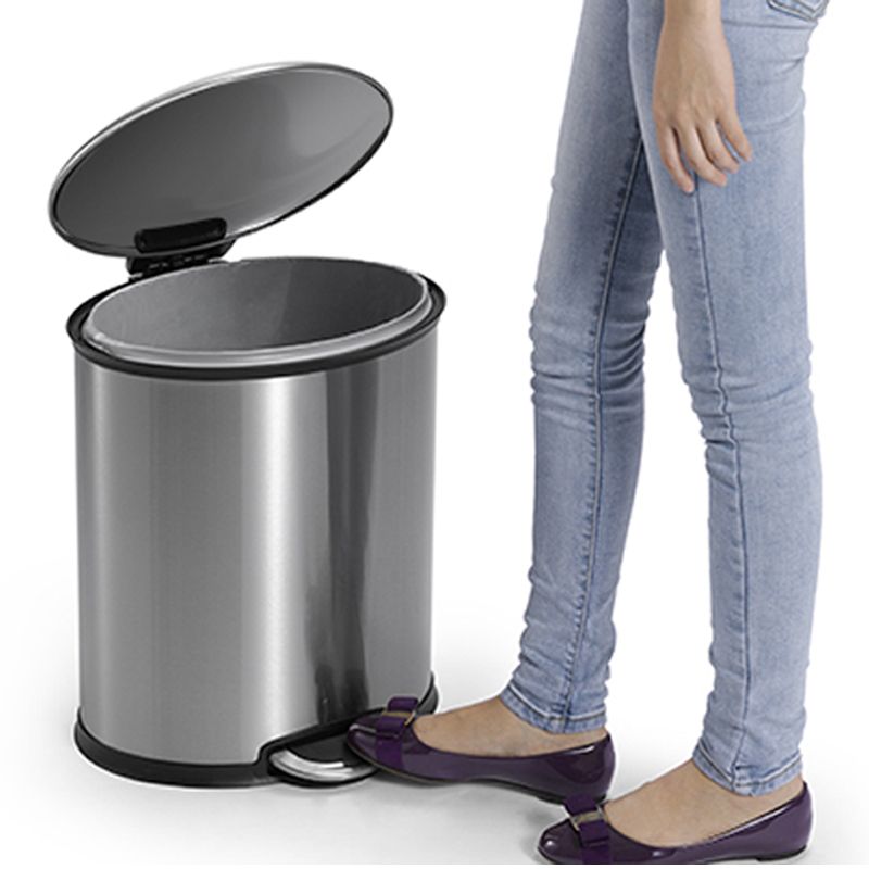 Pedal stainless steel dustbin 30 L oval with soft close lid and finger print proof - Image 4